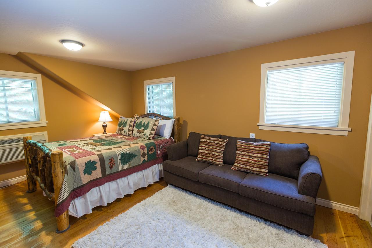 Morrisons Rogue River Lodge Merlin Esterno foto